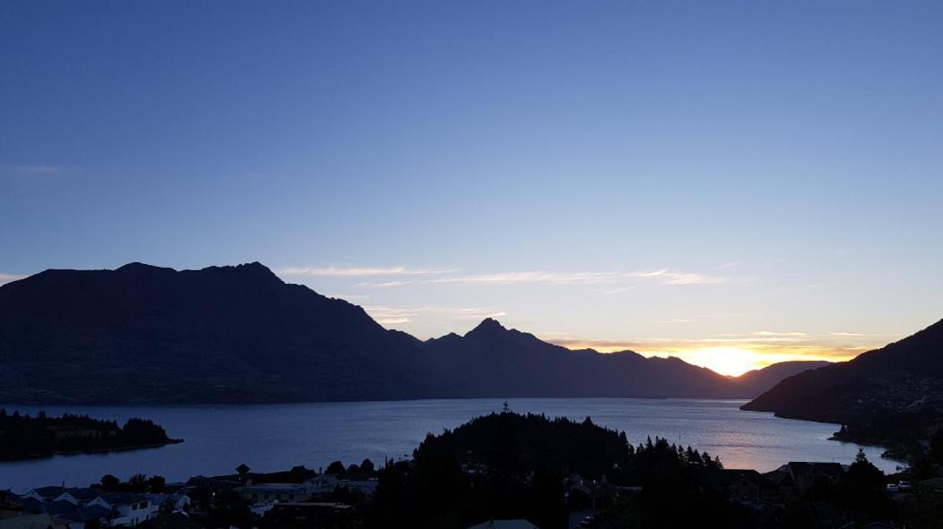 Spacious Home With Awesome Lake Views Queenstown Exterior foto